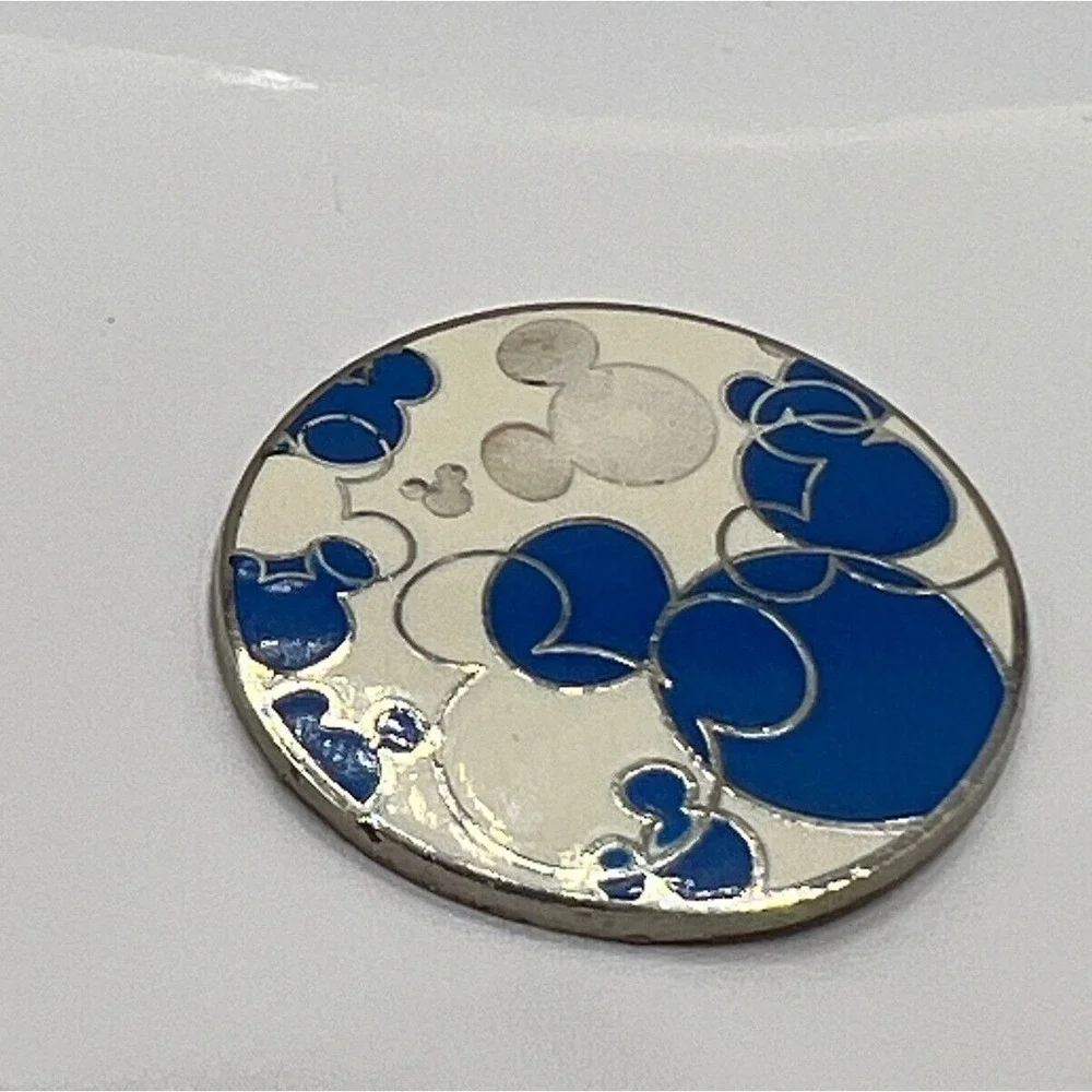 Disney Trading Pin Round‎ White Blue Hidden Mickey Head